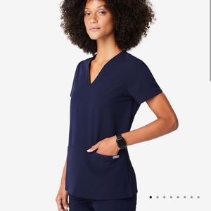 Figs Casma Three-Pocket Scrub Top